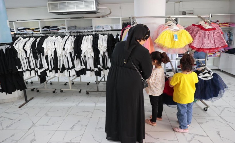 Konak Giysi Market’te bayram neşesi yaşandı
