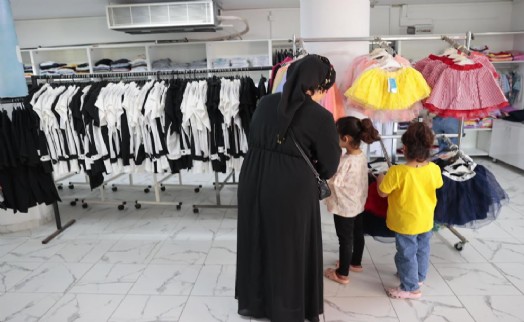 Konak Giysi Market’te bayram neşesi yaşandı