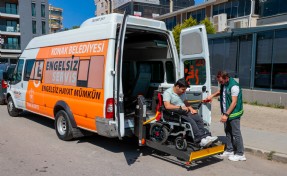 Konak’ın ‘Engelsiz Servis’i yüzleri güldürmeye devam ediyor