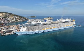 Kuşadası'na yine 10 bin turist denizden geldi!