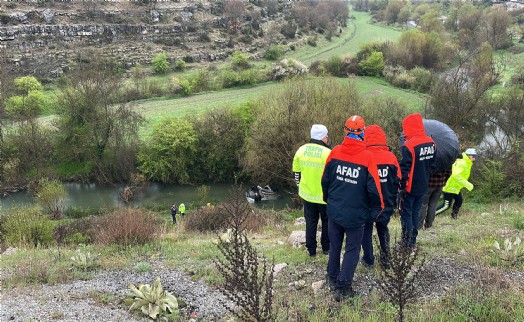 Kütahya’da feci kaza! Otomobil uçuruma uçtu, kadın yolcu kurtarılamadı