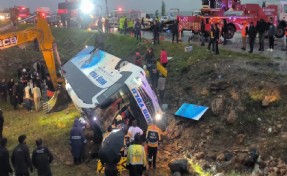 Malatya'da katliam gibi kaza! Yolcu otobüsü devrildi: 4 ölü 40 yaralı!