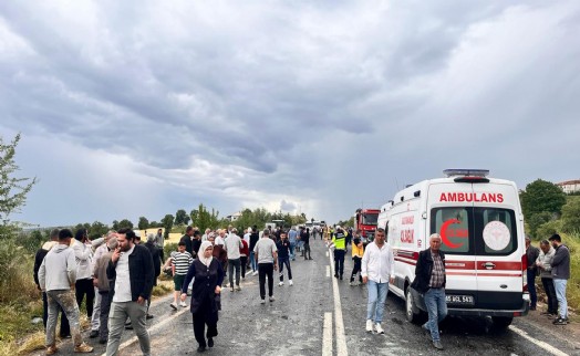 Manisa'da 5 aracın karıştığı zincirleme kaza: 8 yaralı!