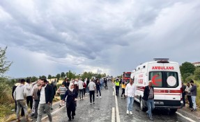 Manisa'da 5 aracın karıştığı zincirleme kaza: 8 yaralı!