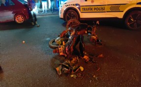 Manisa'da feci kaza; Motosiklet sürücüsünün ağır yaralandığı kaza kamerada