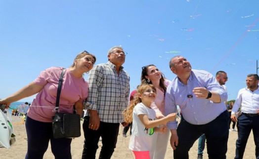 Menderes uçurtmalarla rengarenk