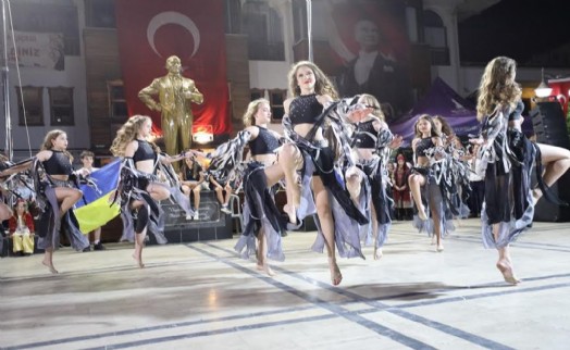 Menderes’te çiçek gibi festival gerçekleşti