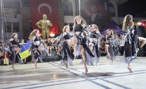 Menderes’te çiçek gibi festival gerçekleşti
