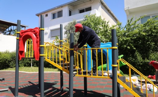 Menderes’te parklar tek tek yenileniyor