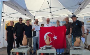 Menemen çömlekçiliği Fransa’da tarih yazdı