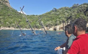 Muğla'da tur teknesi battı faciadan dönüldü
