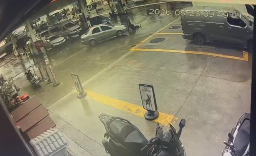 Otomobilin çarptığı yaya yaralandı, kaza kamerada