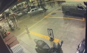 Otomobilin çarptığı yaya yaralandı, kaza kamerada