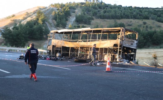 Otoyolda korkunç kaza: 8 kişi yaşamını yitirdi!