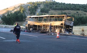 Otoyolda korkunç kaza: 8 kişi yaşamını yitirdi!