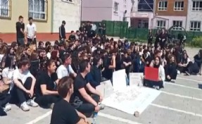 Oturma eylemi yapan öğrencilere disiplin soruşturması
