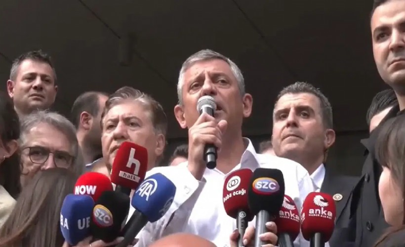 Özgür Özel, Genel Merkez önünde konuştu: 'CHP bundan sonra sokaktadır'