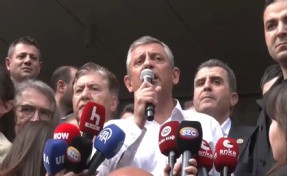Özgür Özel, Genel Merkez önünde konuştu: 'CHP bundan sonra sokaktadır'