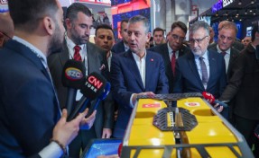 Özgür Özel, SAHA 2026 Fuarı’nı ziyaret etti