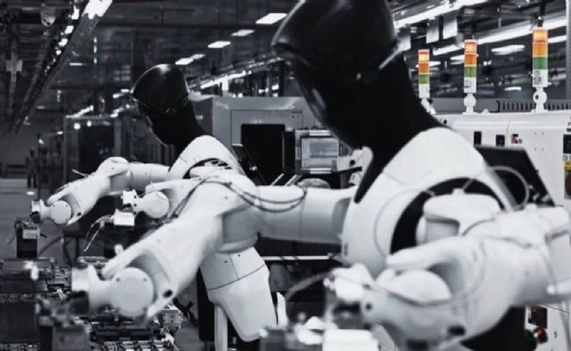 Robot işçiler dönemi başlıyor: İnsansı robotlar 8 saatlik vardiyada test edildi