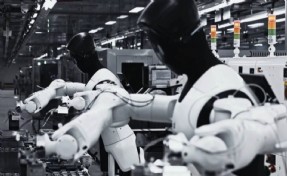 Robot işçiler dönemi başlıyor: İnsansı robotlar 8 saatlik vardiyada test edildi