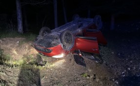 Sürücüsünün virajı alamadığı otomobil takla attı: 3 yaralı