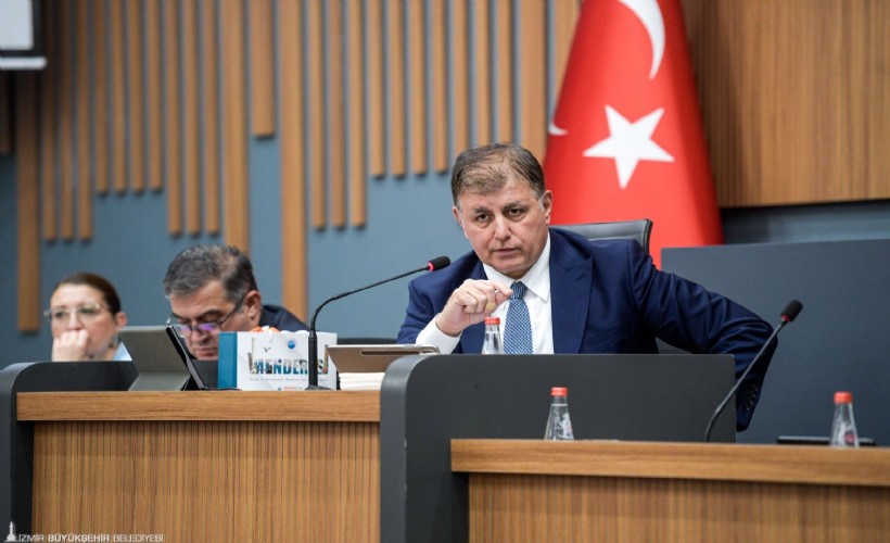 Tugay’dan ‘su tarifesi’ eleştirilerine sert çıkış: Hükümet zam yapsın, yükü Büyükşehir çeksin!