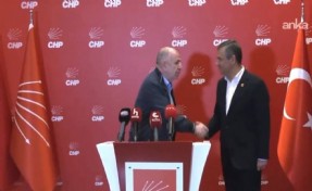 Ümit Özdağ CHP Genel Merkezi’nde Özgür Özel ile görüştü: Demokrasiyi savunmak için bugün buradayız