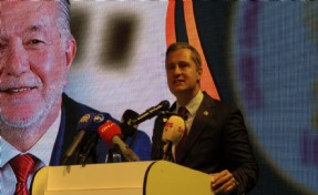 Yücel’den Esnaf Odası’nda AK Parti’ye yanıt: Bu kürsü siyasi propaganda yeri değil!