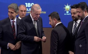 3 belediye başkanı AK Parti'ye katıldı: Rozetlerini Erdoğan taktı