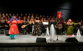 5. Bornova Halk Dansları Festivali'me coşkulu açılış