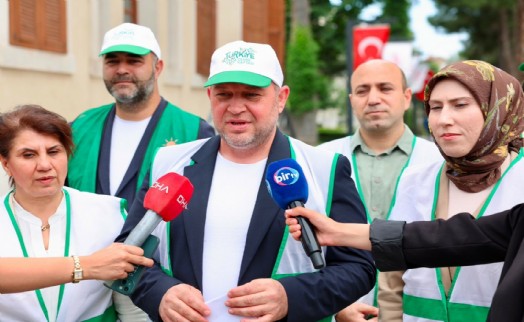 AK Parti İzmir'den çevre mesajı: Bir ağacı yaşatmak geleceği yaşatmaktır