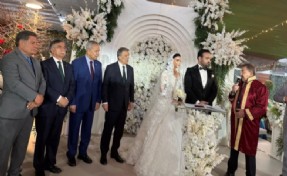 AK Parti düğününde Arınç'tan Erdoğan'a göndermeler