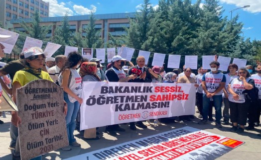Açlık grevindeki öğretmenler MEB'e yürüdü: 'Yusuf Tekin'in 'şikayet yok' demesi karikatürdür!'
