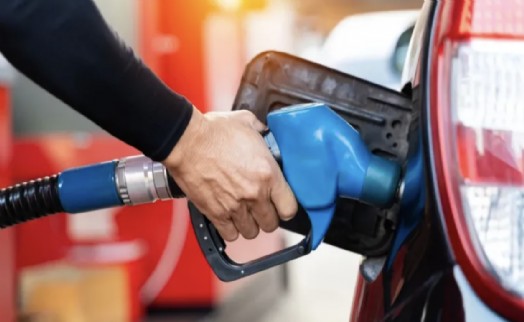 Akaryakıt tabelası değişti: Benzine indirim geldi!