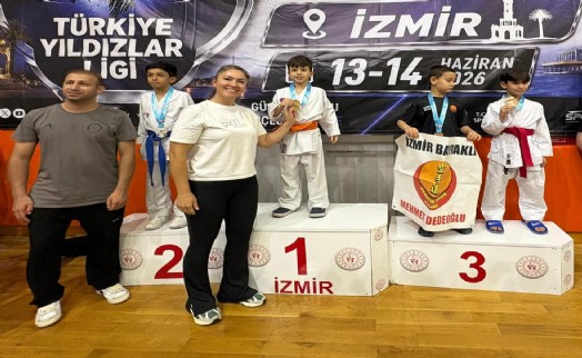 Aliağalı karateciler Ege Ligi'nden 12 madalya ile döndü