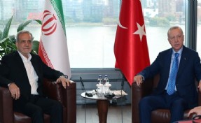 Anlaşma sonrası ilk temas: Erdoğan Pezeşkiyan ile görüştü