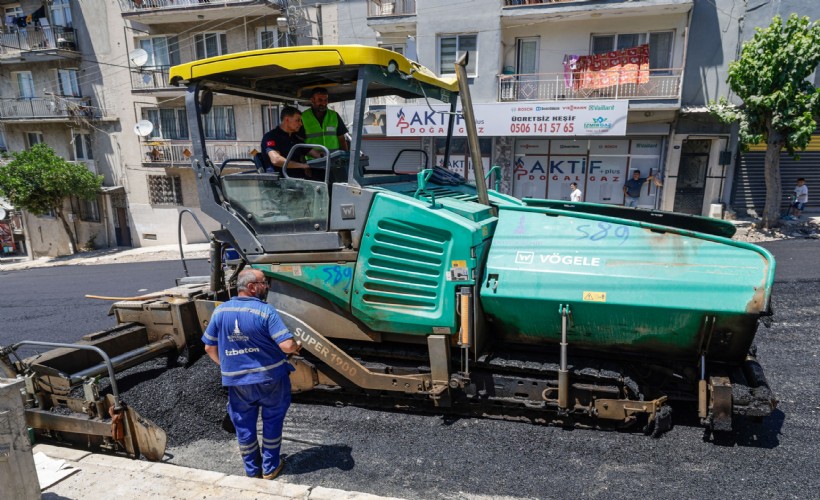 Başkan Tugay asfalt döktü