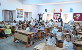 Başkan Tugay’dan Kiraz ve Aliağalı çocuklara karne hediyesi