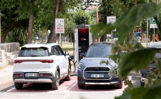 Bayraklı'da 10 noktada 20 şarj ünitesi