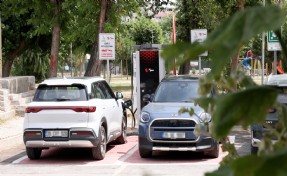 Bayraklı'da 10 noktada 20 şarj ünitesi