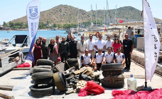 Bodrum'da denizden atık toplandı