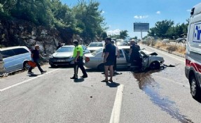 Bodrum'da feci kaza: Refüjü aşan otomobil VIP minibüsle çarpıştı