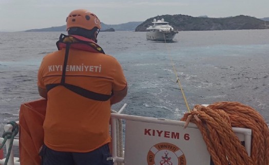Bodrum'da sürüklenen tekne kurtarıldı