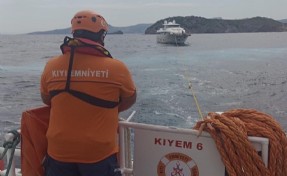 Bodrum'da sürüklenen tekne kurtarıldı