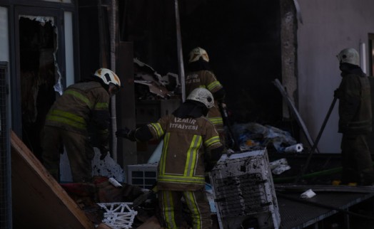 Bornova’da depo yangını dakikalar içinde kontrol altına alındı