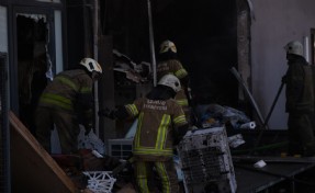 Bornova’da depo yangını dakikalar içinde kontrol altına alındı
