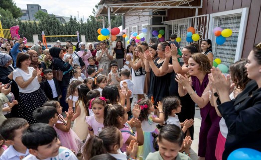 Bornova’da miniklerin belge coşkusu: Geleceğin yıldızları mezun oldu!