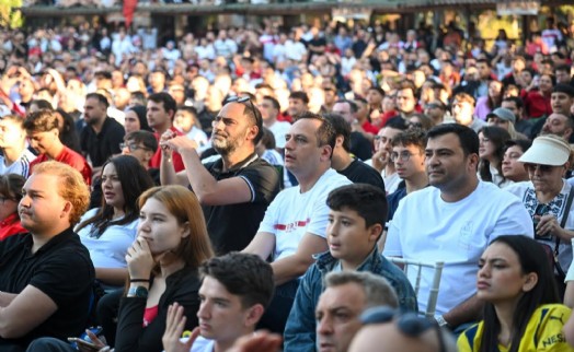 Bornova’da tek yürek! Milli heyecan dev ekranlarda yaşanacak!