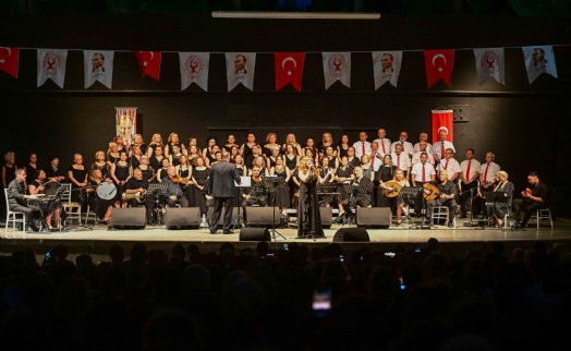 Bornova’da yaza coşkulu merhaba: Ayfer Feray’da müzik ziyafeti